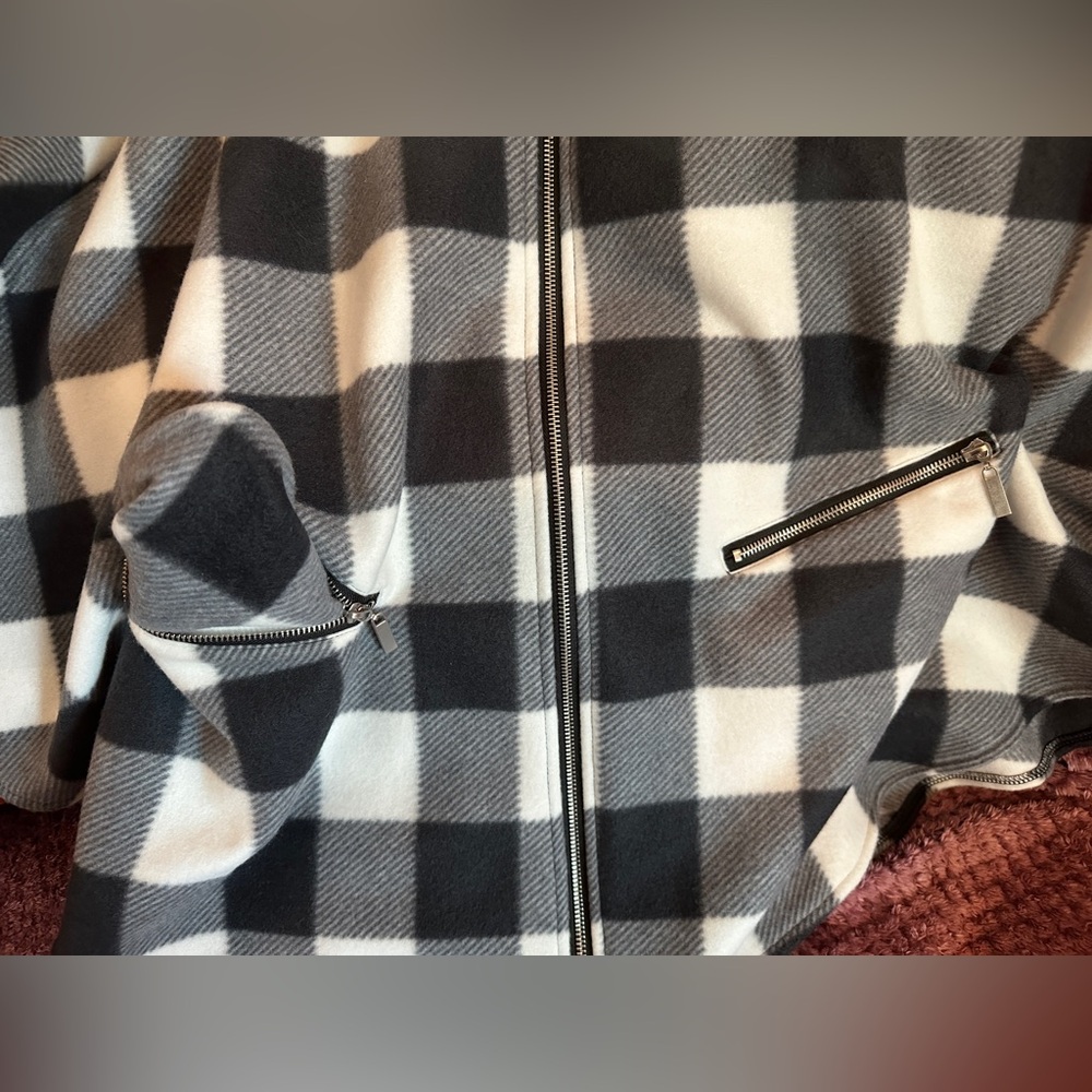 Flannel Poncho - Picture 4 of 10